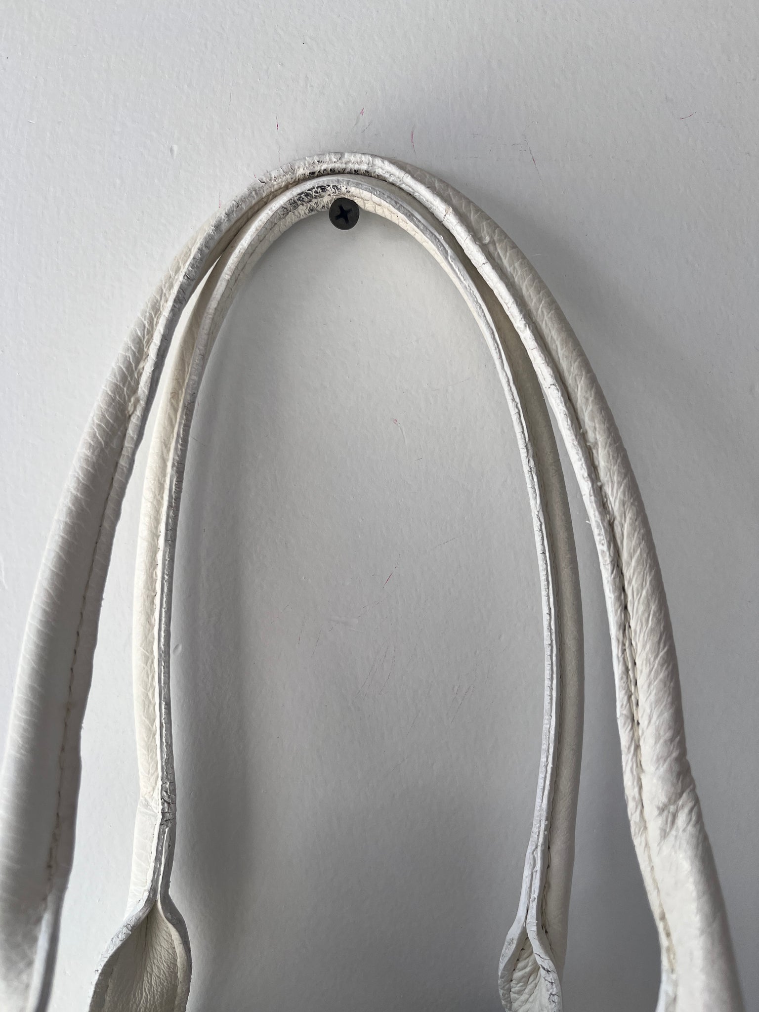 White leather toggle bag