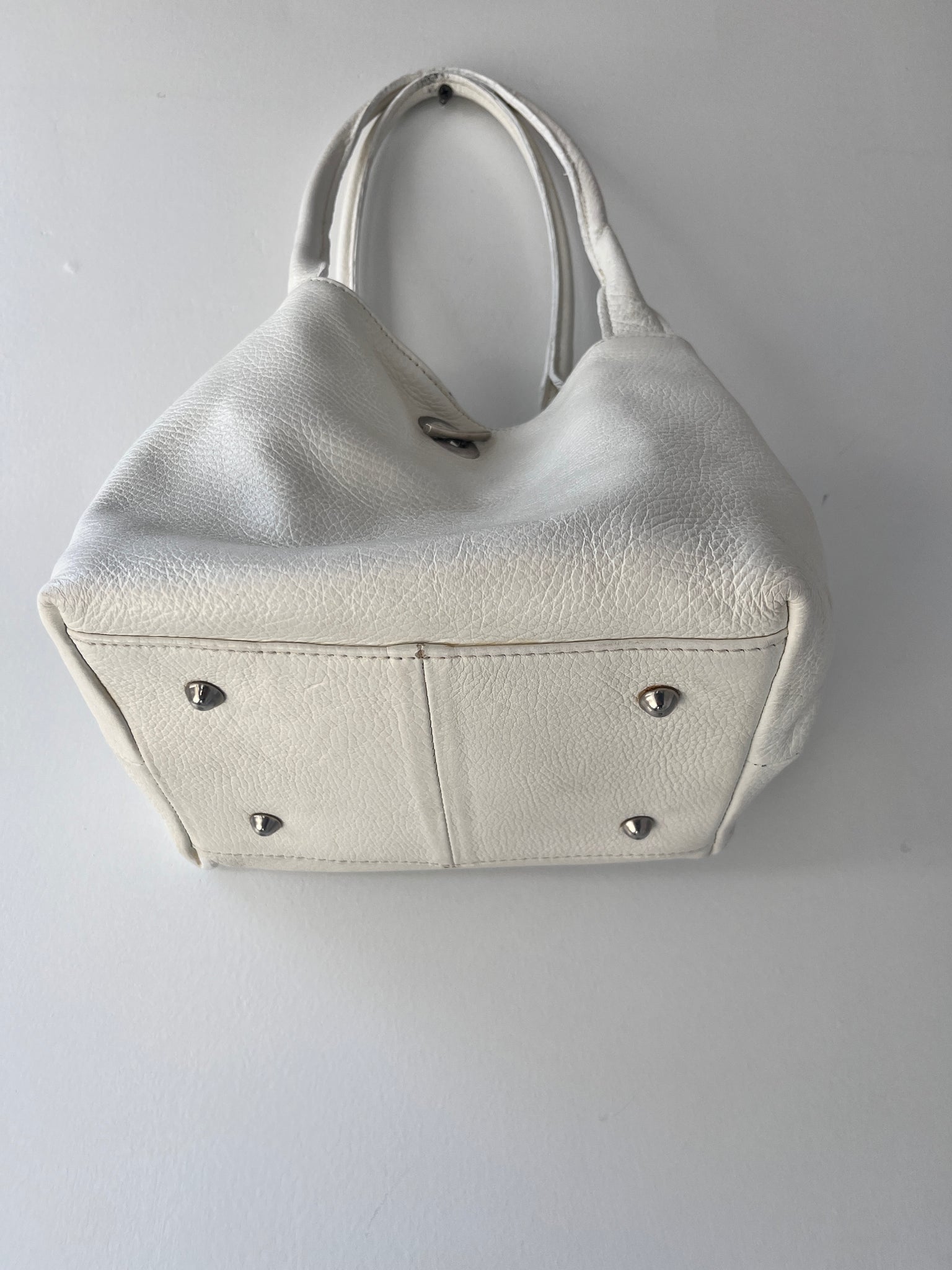 White leather toggle bag