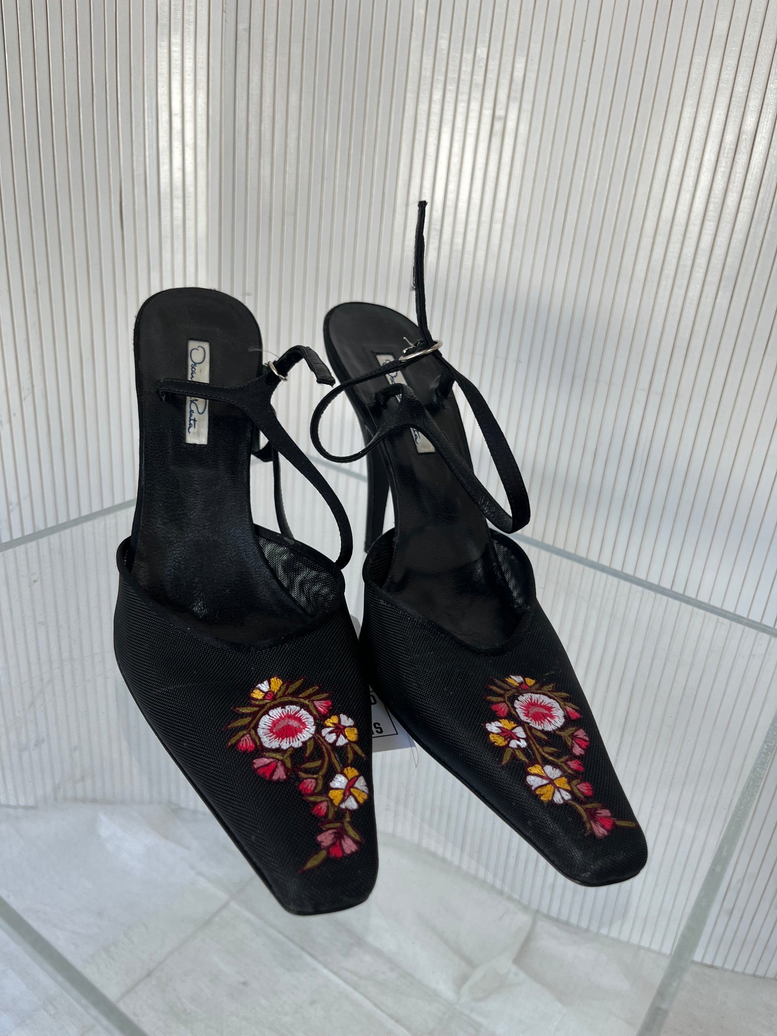 Oscar De La Renta Embroidered Heels