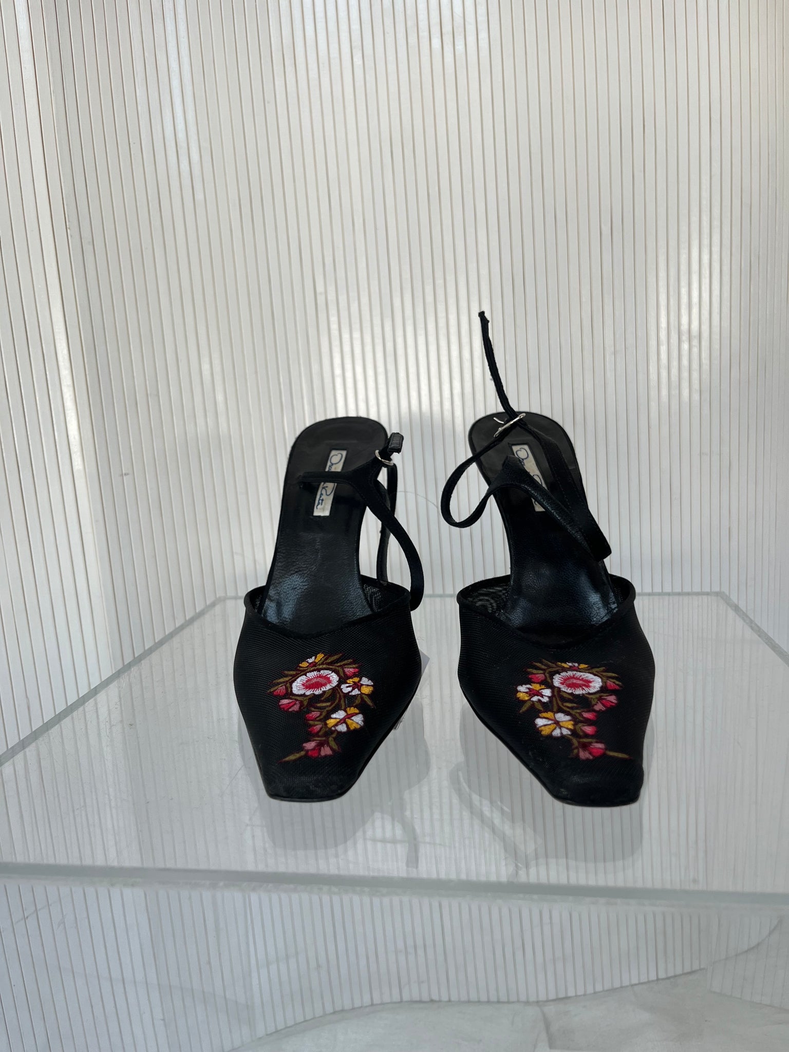 Oscar De La Renta Embroidered Heels