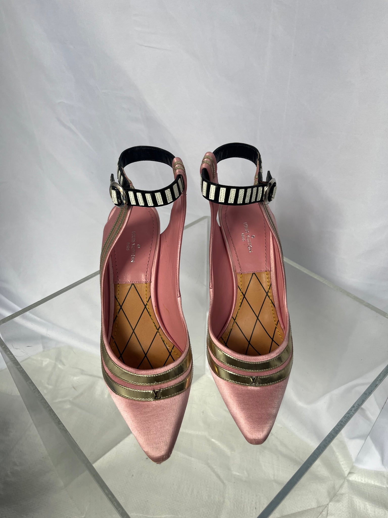 Louis vuitton pink satin pump