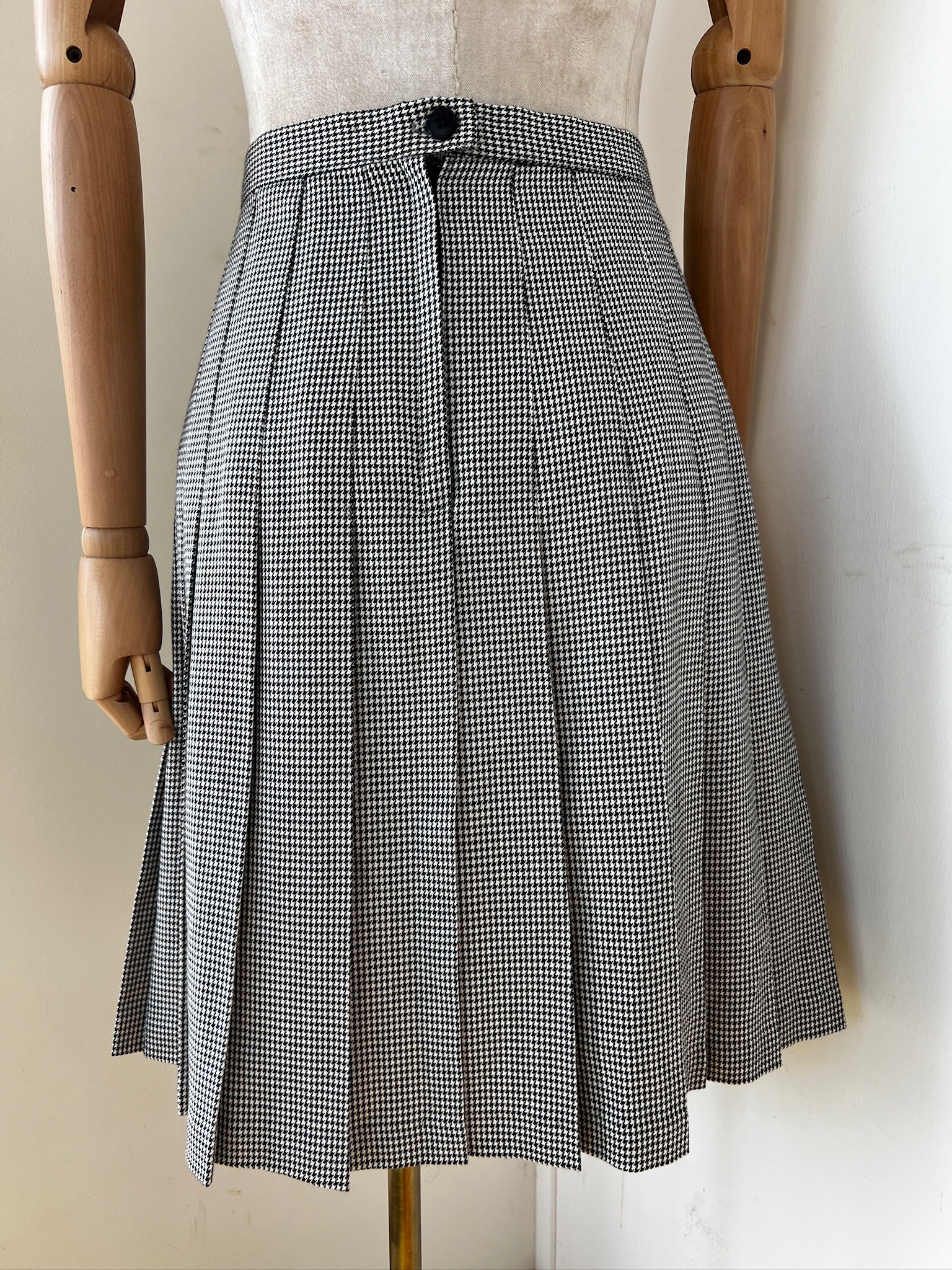 Houndstooth Pleated Skirt