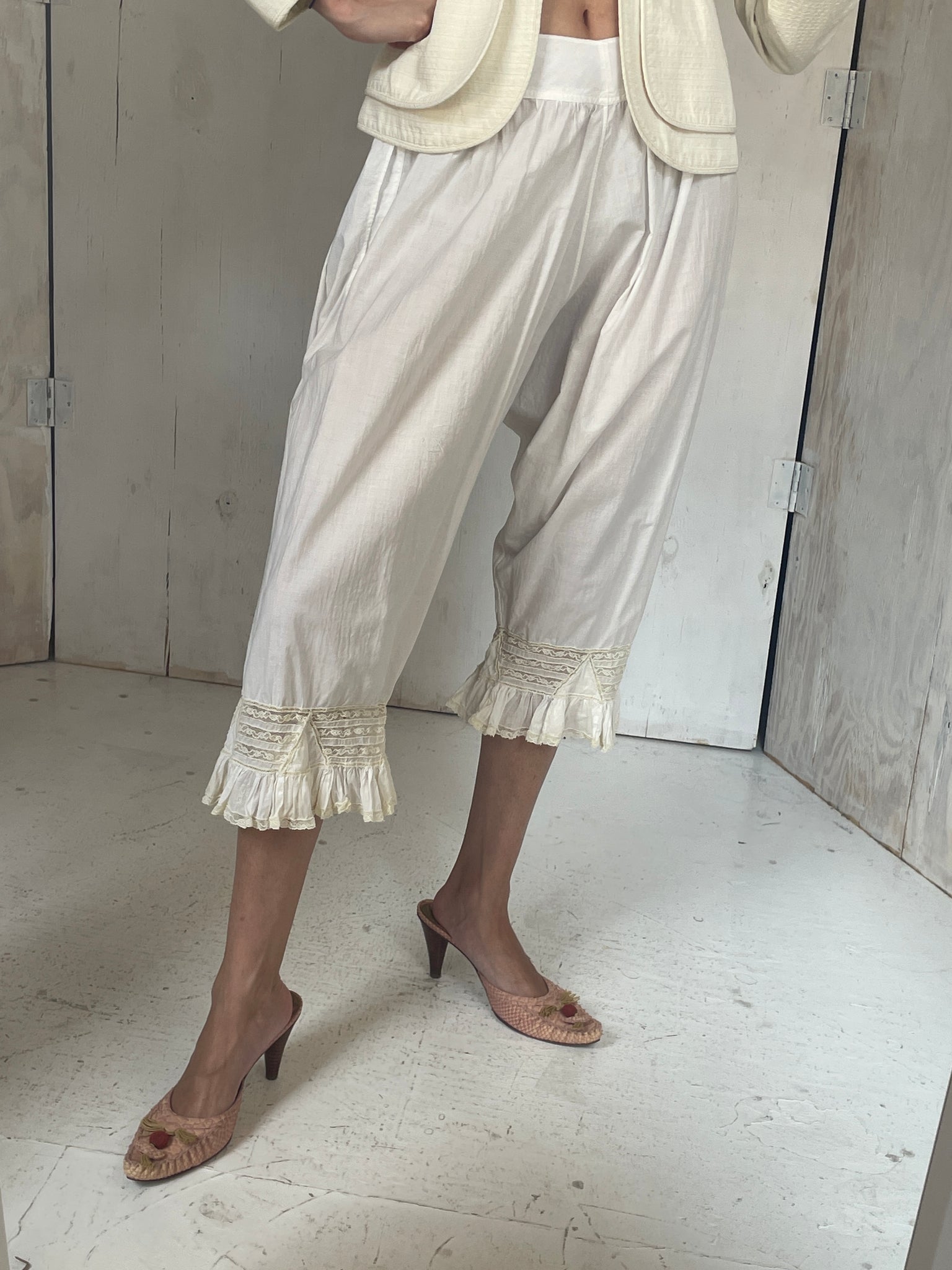 Superetta white cotton capris